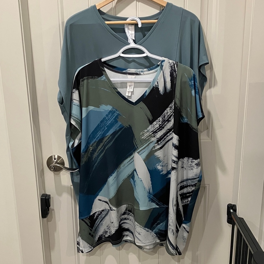 WYNNE LAYERS Tunic Top GREEN BLUE L X 2 LIKE NEW